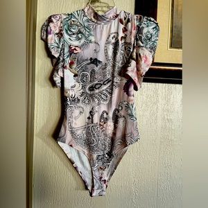 Esta blusa estira mucho